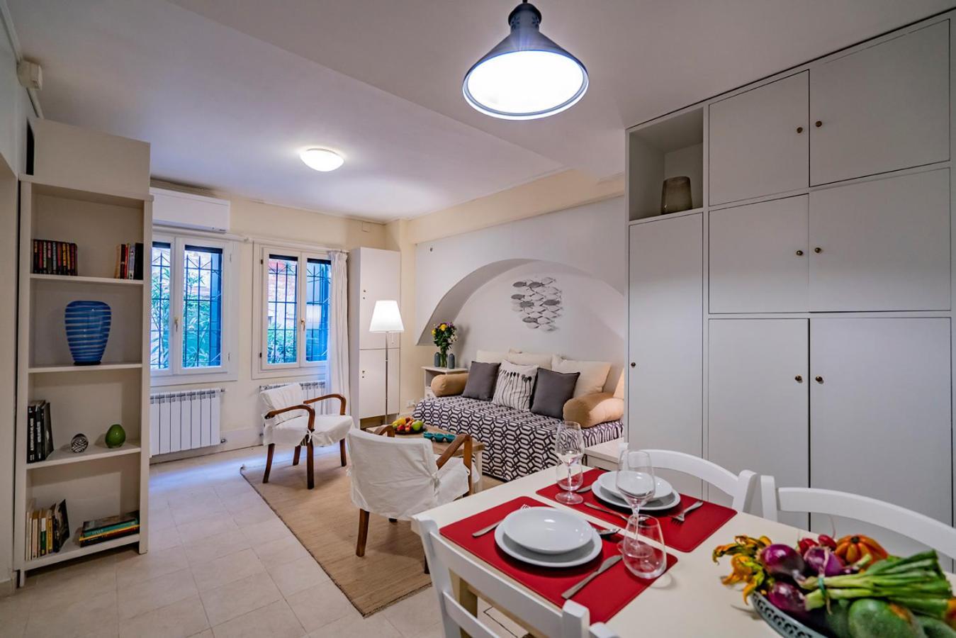 Lo Squero 1 The Secret Courtyard In Dorsoduro Apartment เวนิส ห้อง รูปภาพ