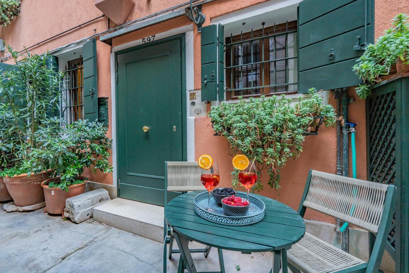 Lo Squero 1 The Secret Courtyard In Dorsoduro Apartment เวนิส ห้อง รูปภาพ